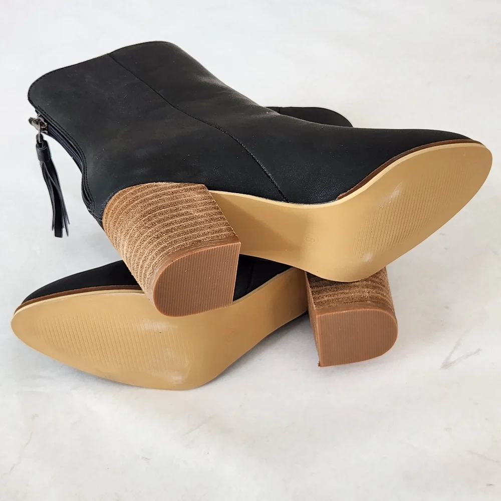 NWT || HEY GIRL by CORKYS || Boujee black vegan, block heel, back zipper, sz 8